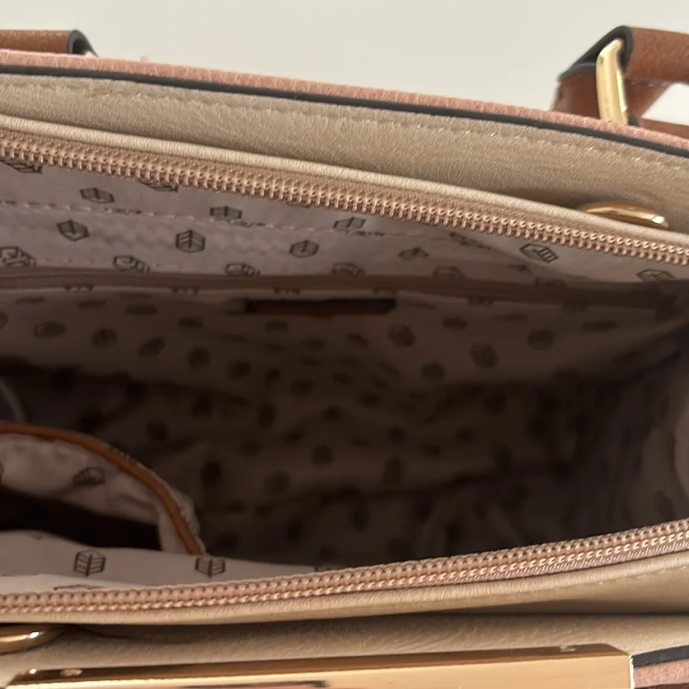 Handbag - Picture 6 of 6